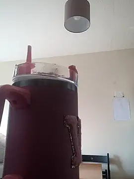 Snapshot of Milky_flexy_cat chatting on 03/08/25, 11:37 Milky flexy cat online show from 03/08/25, 11:37