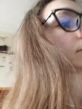 Snapshot of Milky_flexy_cat chatting on 03/14/25, 02:08 Milky flexy cat online show from 03/14/25, 02:08