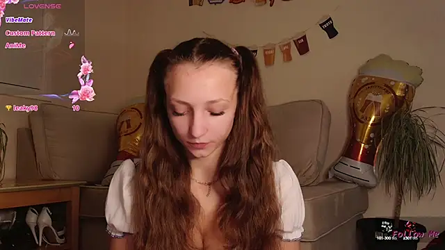 Snapshot of Milky_flexy_cat chatting on 09/27/25, 04:23 Milky flexy cat online show from 09/27/25, 04:23