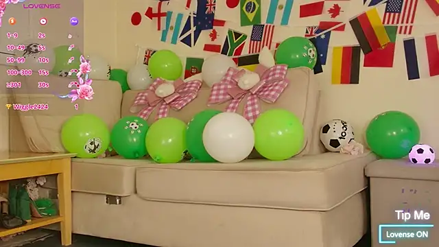 Snapshot of Milky_flexy_cat chatting on 06/15/26, 02:52 Milky flexy cat online show from 06/15/26, 02:52