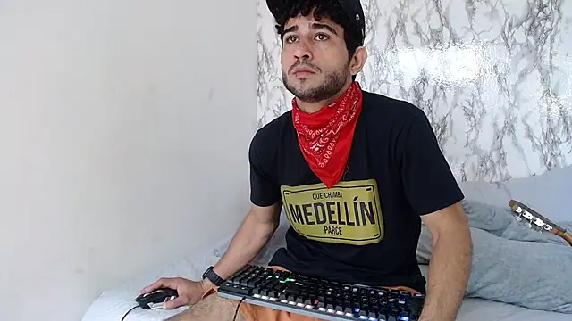 Snapshot of Moon_and_aaron chatting on 02/16/26, 05:09 Moon and aaron online show from 02/16/26, 05:09