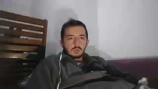 Snapshot of laynufff chatting on 12/06/24, 07:56 laynufff online show from 12/06/24, 07:56