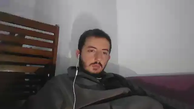 Snapshot of laynufff chatting on 12/09/24, 07:07 laynufff online show from 12/09/24, 07:07