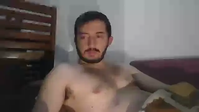 Snapshot of laynufff chatting on 12/10/24, 03:33 laynufff online show from 12/10/24, 03:33