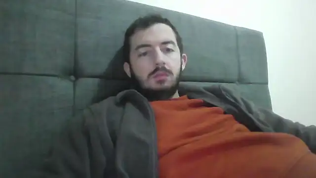 Snapshot of laynufff chatting on 12/15/24, 04:29 laynufff online show from 12/15/24, 04:29