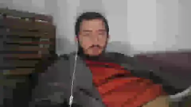 Snapshot of laynufff chatting on 12/19/24, 07:51 laynufff online show from 12/19/24, 07:51