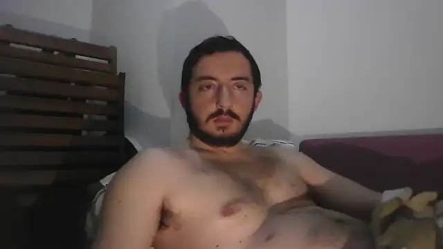 Snapshot of laynufff chatting on 12/20/24, 03:31 laynufff online show from 12/20/24, 03:31