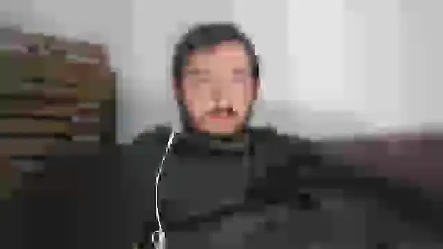 Snapshot of laynufff chatting on 12/26/24, 04:36 laynufff online show from 12/26/24, 04:36