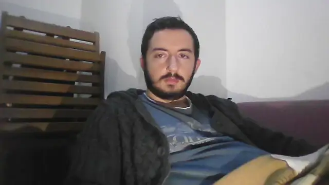 Snapshot of laynufff chatting on 12/27/24, 03:37 laynufff online show from 12/27/24, 03:37