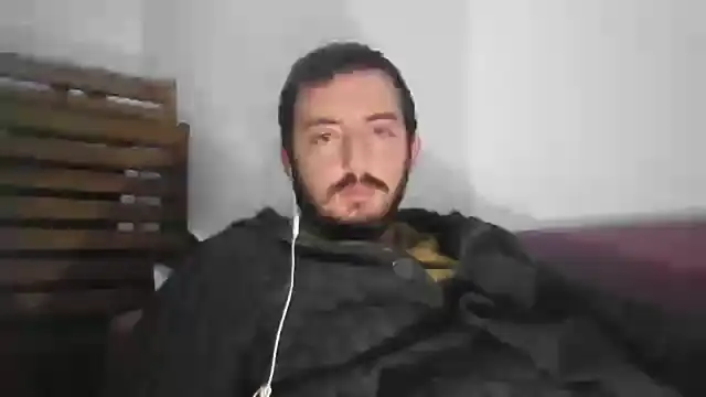 Snapshot of laynufff chatting on 12/28/24, 03:37 laynufff online show from 12/28/24, 03:37