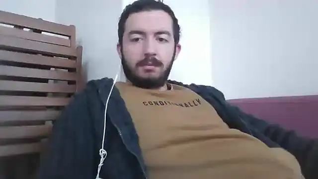 Snapshot of laynufff chatting on 12/29/24, 07:50 laynufff online show from 12/29/24, 07:50