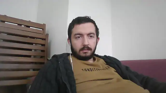 Snapshot of laynufff chatting on 12/29/24, 12:12 laynufff online show from 12/29/24, 12:12