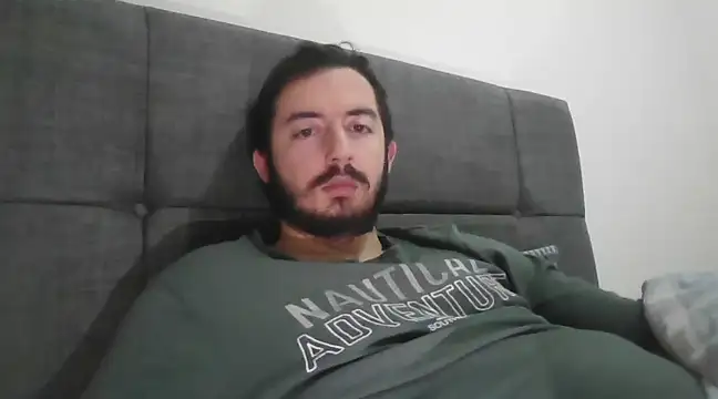 Snapshot of laynufff chatting on 01/01/25, 08:02 laynufff online show from 01/01/25, 08:02