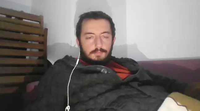 Snapshot of laynufff chatting on 01/12/25, 06:05 laynufff online show from 01/12/25, 06:05