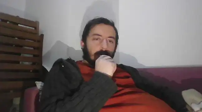 Snapshot of laynufff chatting on 01/15/25, 03:29 laynufff online show from 01/15/25, 03:29