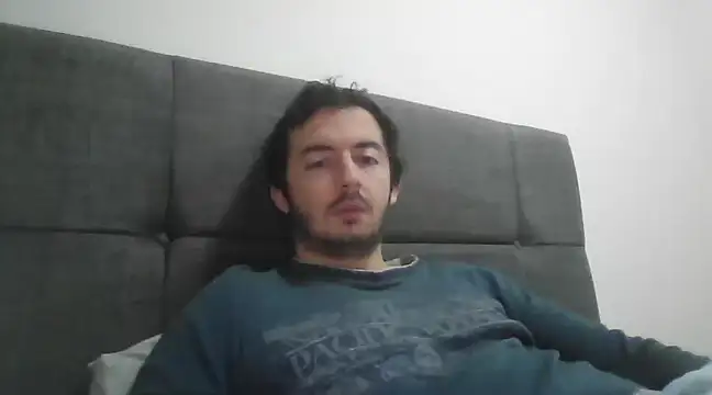 Snapshot of laynufff chatting on 02/04/25, 06:04 laynufff online show from 02/04/25, 06:04