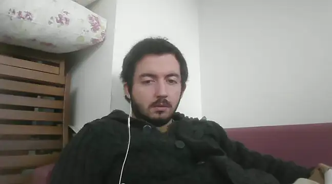 Snapshot of laynufff chatting on 02/15/25, 12:43 laynufff online show from 02/15/25, 12:43