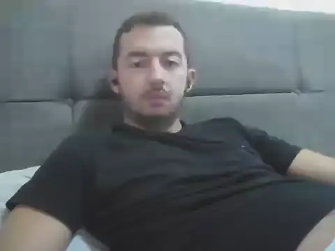 Snapshot of laynufff chatting on 10/06/25, 06:33 laynufff online show from 10/06/25, 06:33