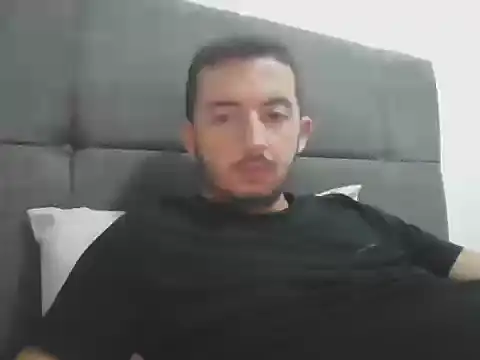 Snapshot of laynufff chatting on 10/07/25, 05:10 laynufff online show from 10/07/25, 05:10