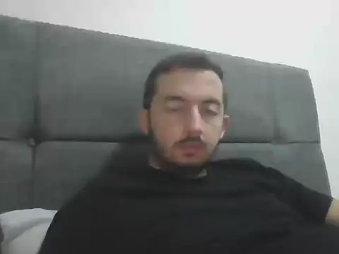 Snapshot of laynufff chatting on 10/11/25, 06:06 laynufff online show from 10/11/25, 06:06