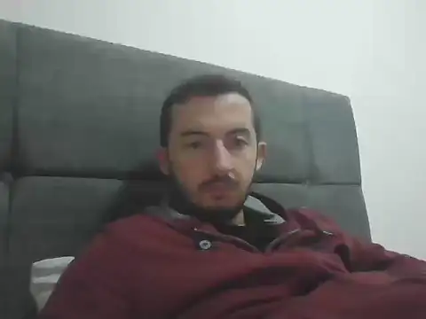 Snapshot of laynufff chatting on 10/12/25, 07:46 laynufff online show from 10/12/25, 07:46