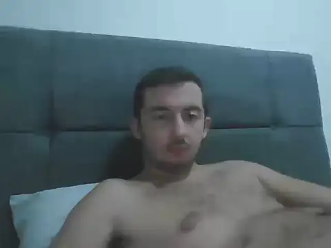 Snapshot of laynufff chatting on 10/17/25, 05:04 laynufff online show from 10/17/25, 05:04