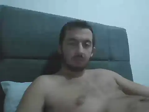 Snapshot of laynufff chatting on 10/25/25, 05:19 laynufff online show from 10/25/25, 05:19