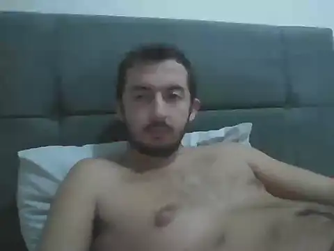 Snapshot of laynufff chatting on 10/29/25, 05:14 laynufff online show from 10/29/25, 05:14