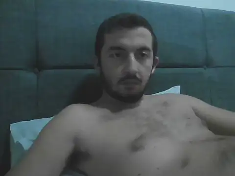 Snapshot of laynufff chatting on 10/31/25, 04:52 laynufff online show from 10/31/25, 04:52