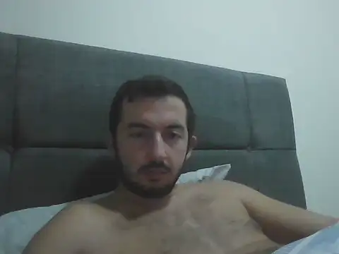 Snapshot of laynufff chatting on 11/02/25, 06:43 laynufff online show from 11/02/25, 06:43