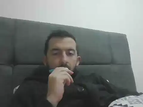 Snapshot of laynufff chatting on 12/04/25, 06:27 laynufff online show from 12/04/25, 06:27