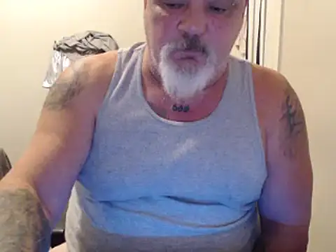 Newfiesausage1972 online show from 01/28/25, 05:46