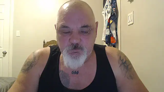 Newfiesausage1972 online show from 02/16/25, 10:43