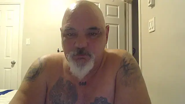 Newfiesausage1972 online show from 03/16/25, 11:36