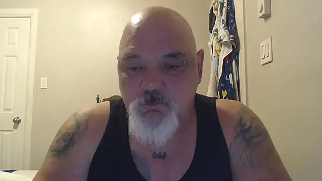 Newfiesausage1972 online show from 03/17/25, 04:11