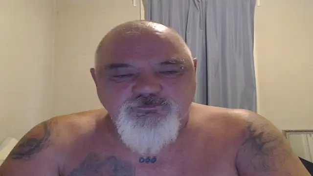 Newfiesausage1972 online show from 10/21/25, 01:23