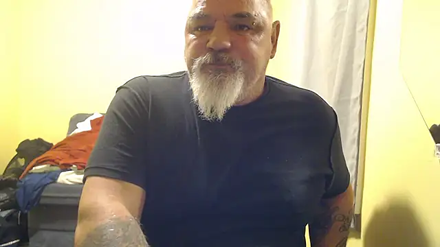 Newfiesausage1972 online show from 11/01/25, 10:56