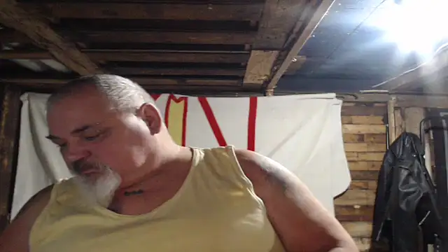 Newfiesausage1972 online show from 12/22/25, 12:02