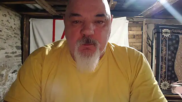 Newfiesausage1972 online show from 01/18/26, 07:56