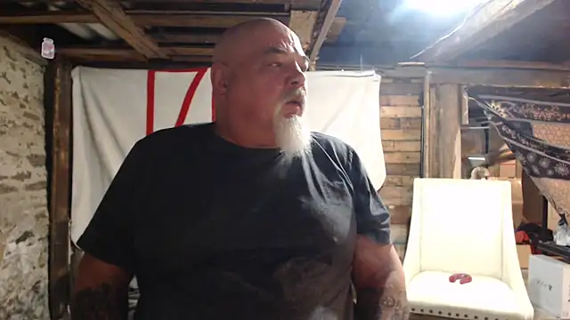 Newfiesausage1972 online show from 02/14/26, 08:55