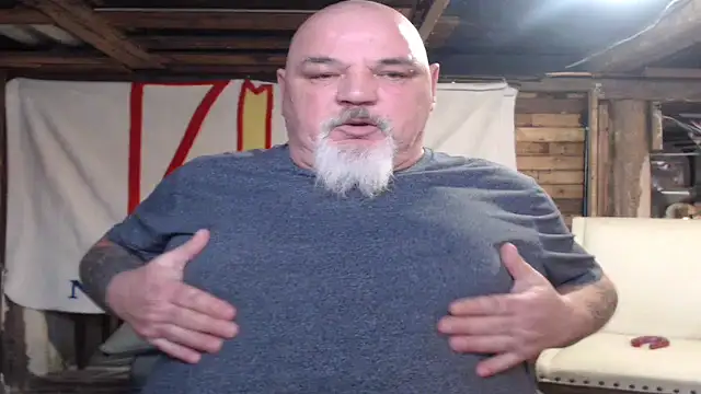 Newfiesausage1972 online show from 02/14/26, 09:00