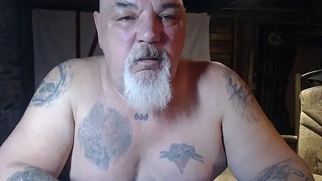 Newfiesausage1972 online show from 04/02/26, 10:13