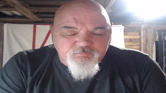 Newfiesausage1972 online show from 04/16/26, 09:43