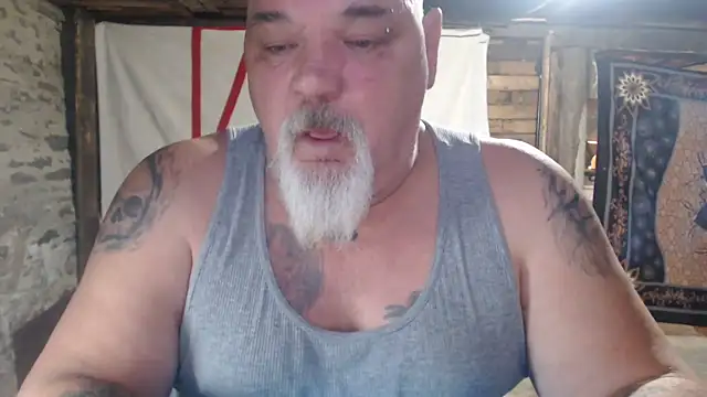 Newfiesausage1972 online show from 04/19/26, 11:31