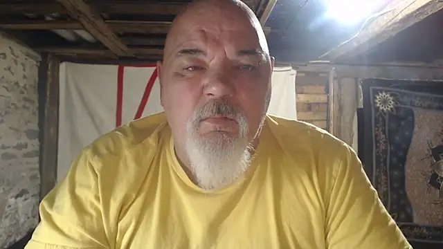 Newfiesausage1972 online show from 04/23/26, 08:13