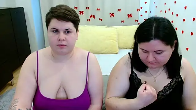 BeckyAndHellen online show from 11/11/25, 01:00