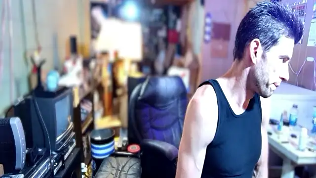 Snapshot of savageconfidence chatting on 10/15/25, 08:58 savageconfidence online show from 10/15/25, 08:58