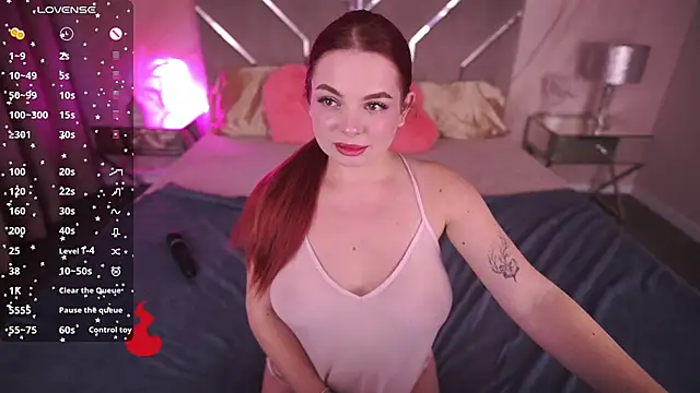 Snapshot of CarolinaDia chatting on 02/08/25, 11:55 CarolinaDia online show from 02/08/25, 11:55