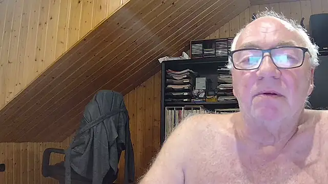 Snapshot of biggandybig chatting on 05/17/26, 08:38 biggandybig online show from 05/17/26, 08:38