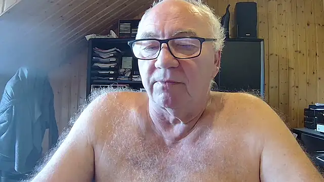 Snapshot of biggandybig chatting on 05/18/26, 06:08 biggandybig online show from 05/18/26, 06:08